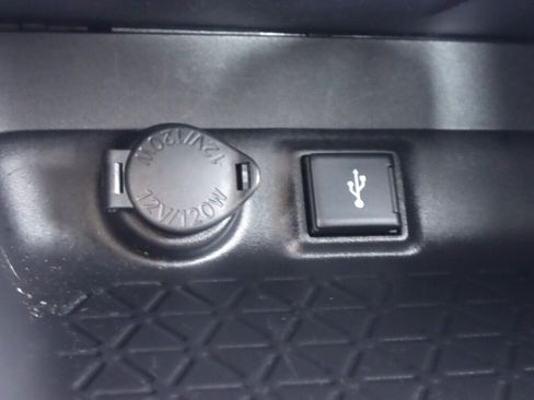 Used 2022 Toyota RAV4 LE AWD/4WD image 21