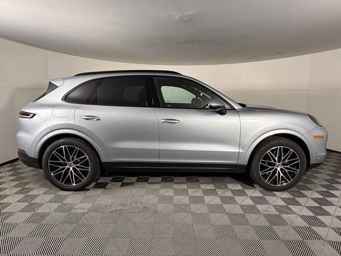 Certified 2025 Porsche Cayenne image 8