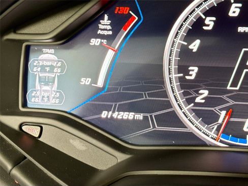 Used 2023 Lamborghini Huracan EVO image 17
