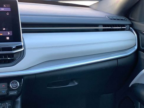 Used 2025 Jeep Compass Limited image 35