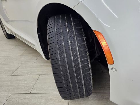 Used 2019 Chrysler Pacifica Limited w/ Tire & Wheel Group FWD image 44