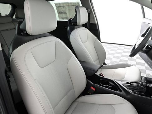 New 2025 Kia Niro EX Touring image 12