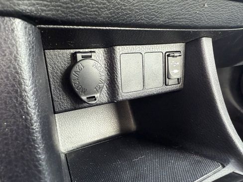 Used 2015 Toyota Corolla LE image 21