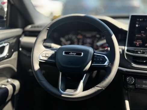 New 2025 Jeep Compass Limited w/ Sun & Sound Group AWD/4WD image 18