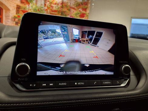 Used 2025 Nissan Rogue SV FWD image 25
