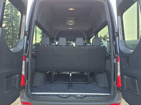 Used 2025 Mercedes-Benz Sprinter 2500 image 21