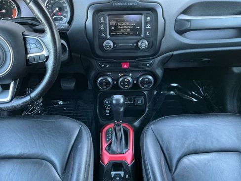 Used 2016 Jeep Renegade Trailhawk w/ Premium Trailhawk Package image 11