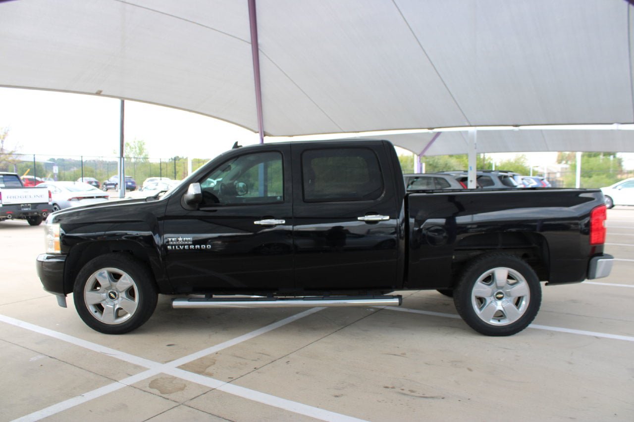 Used 2010 Chevrolet Silverado 1500 LT w/ Texas Edition RWD image 2