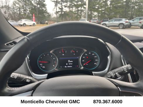 Used 2023 Chevrolet Traverse LT image 14