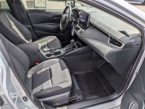 Used 2025 Toyota Corolla LE FWD image 5