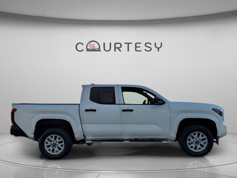 Certified 2024 Toyota Tacoma SR image 6