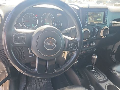 Used 2017 Jeep Wrangler Unlimited Rubicon w/ Connectivity Group image 9