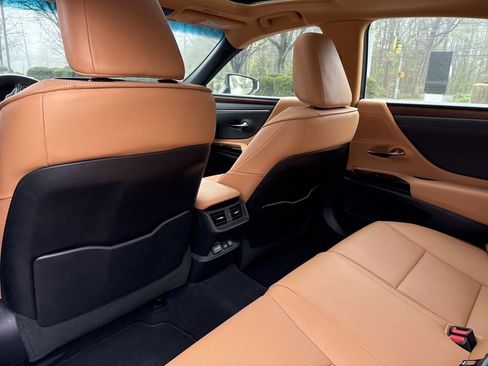 Used 2023 Lexus ES 350 w/ Premium Package image 11