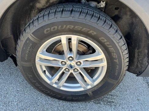 Used 2023 Ford Explorer XLT w/ Equipment Group 202A AWD/4WD image 7