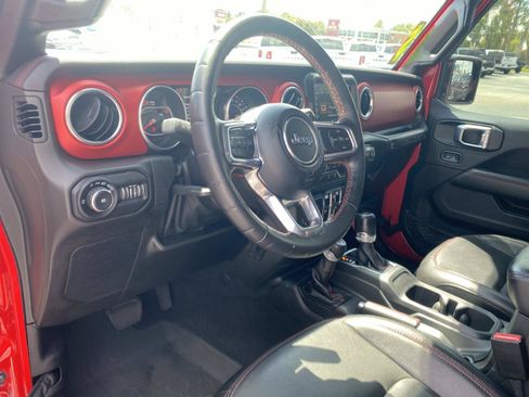 Used 2022 Jeep Wrangler Unlimited Rubicon w/ Cold Weather Group AWD/4WD image 25