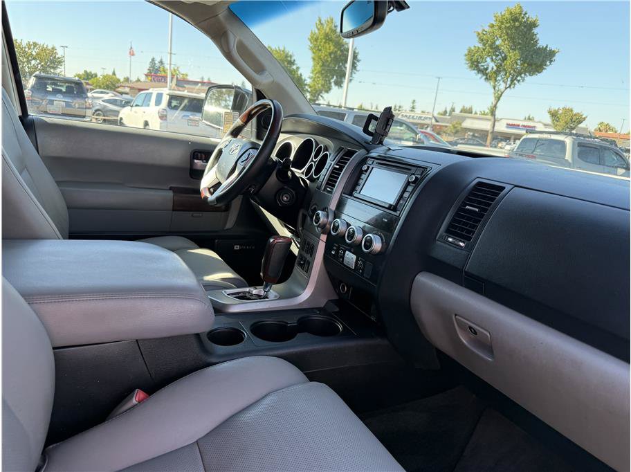 Used 2015 Toyota Sequoia Platinum AWD/4WD image 21