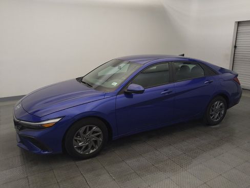 Used 2024 Hyundai Elantra SEL FWD image 2