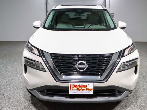 Used 2023 Nissan Rogue SV w/ SV Premium B Package FWD image 4