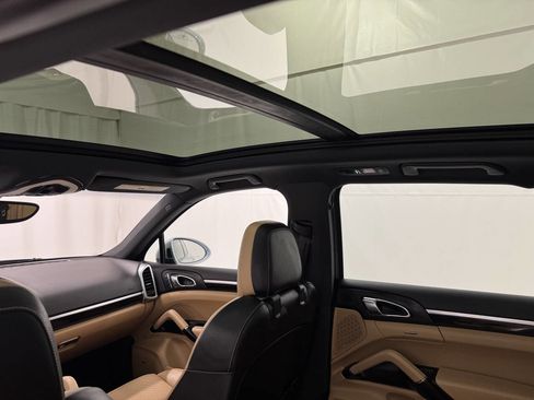 Used 2017 Porsche Cayenne Platinum Edition image 20