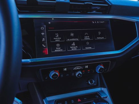 Used 2025 Audi Q3 2.0T Premium image 19