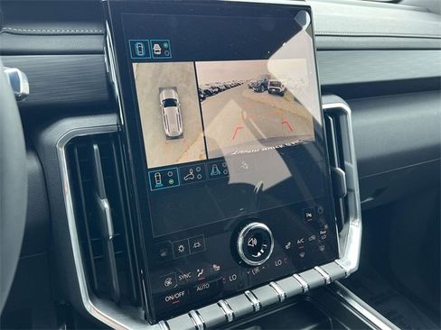 New 2025 GMC Acadia Elevation image 17