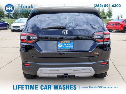 Certified 2025 Honda Pilot TrailSport image 4
