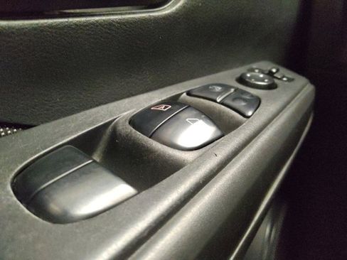 Used 2020 Nissan Kicks S image 27