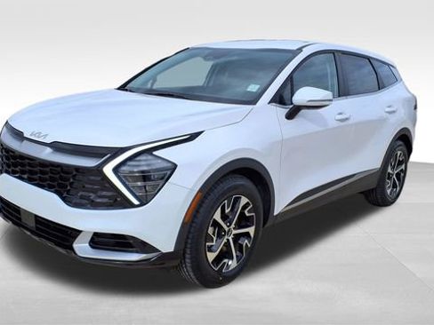 Used 2024 Kia Sportage EX image 3