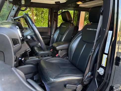 Used 2015 Jeep Wrangler Unlimited Rubicon w/ Dual Top Group AWD/4WD image 39