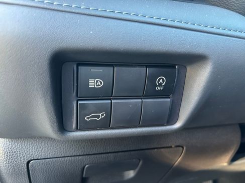 Certified 2023 Toyota Highlander XLE image 18