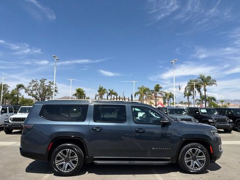 Used 2024 Jeep Wagoneer L Series II RWD image 3