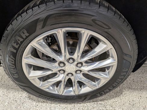 Used 2020 Buick Enclave Premium w/ Sun and Sites Package image 11