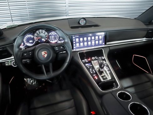 Certified 2023 Porsche Panamera Platinum Edition image 19