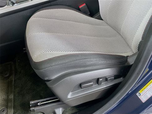 Used 2017 Chevrolet Equinox LT w/ Convenience Package image 21