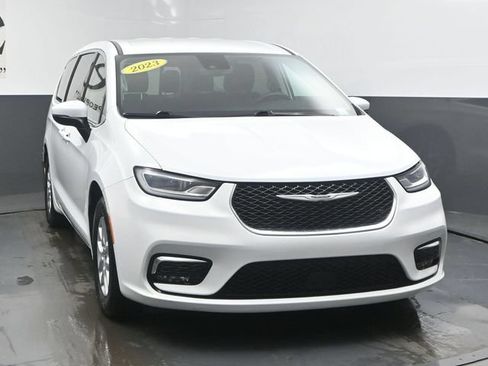 Used 2023 Chrysler Pacifica Touring-L FWD image 50