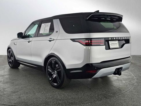 Used 2024 Land Rover Discovery Metropolitan Edition image 3