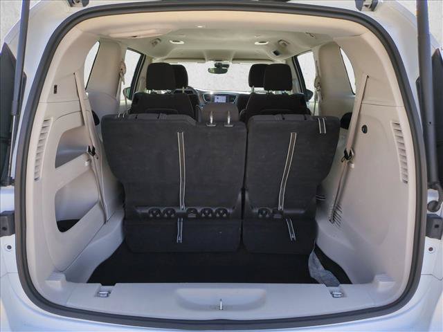 Used 2023 Chrysler Voyager LX FWD image 6