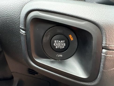 Used 2025 Jeep Wrangler Unlimited Rubicon AWD/4WD image 31