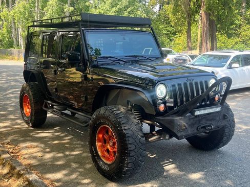 Used 2015 Jeep Wrangler Unlimited Sahara AWD/4WD image 7