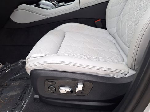 Used 2023 BMW X6 M50i w/ Executive Package image 19