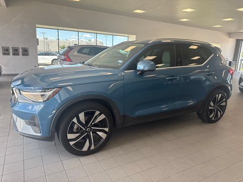 Used 2023 Volvo XC40 B5 Ultimate w/ Protection Package AWD/4WD image 3