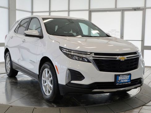 Used 2022 Chevrolet Equinox LT image 2