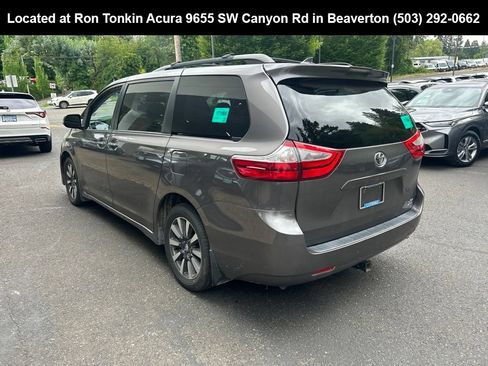 Used 2018 Toyota Sienna XLE AWD/4WD image 6