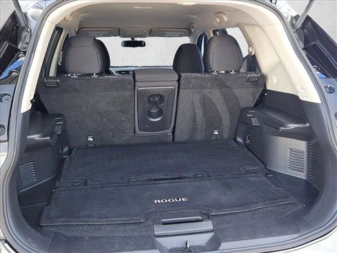 Used 2017 Nissan Rogue SV image 6