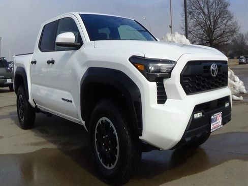 Used 2025 Toyota Tacoma TRD Off-Road image 4