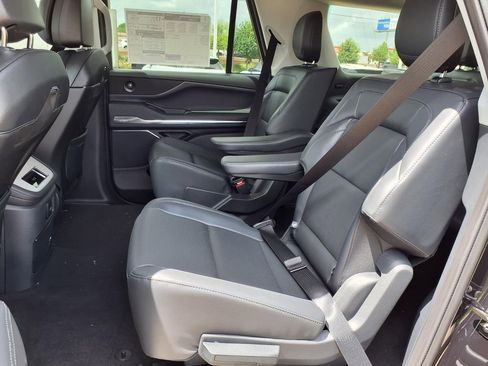 New 2026 Lincoln Navigator L Premier AWD/4WD image 16