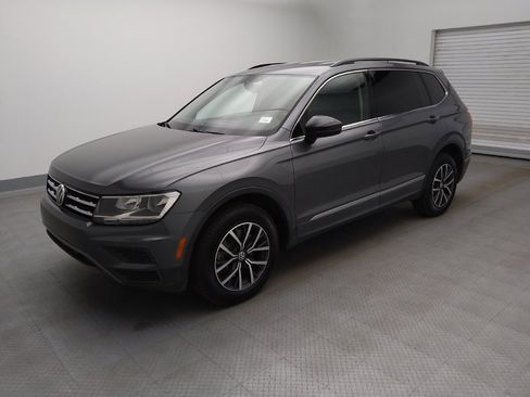 Used 2020 Volkswagen Tiguan SE w/ 3rd Row Seat Package AWD/4WD image 2