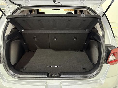 Used 2022 Hyundai Venue SEL image 23