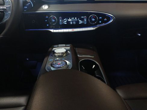 Used 2023 Genesis GV70 2.5T w/ Advanced Package image 11