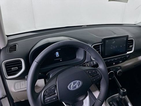 Used 2026 Hyundai Venue SEL FWD image 7